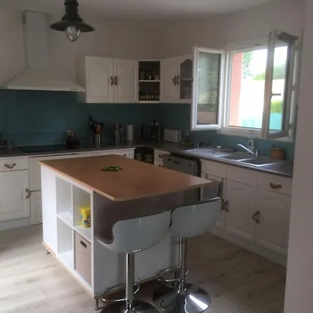 Charmante Maison Avec Piscine *